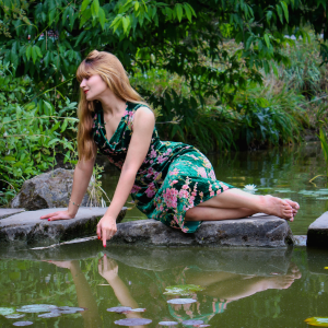Green 1930s Floral Velvet Sleeveless Dress